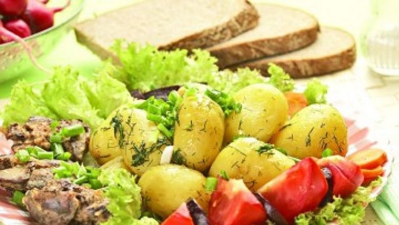 Rețete Sănătoase: O Călătorie Culinară cu Ficăței de Pasăre și Cartofi Noi