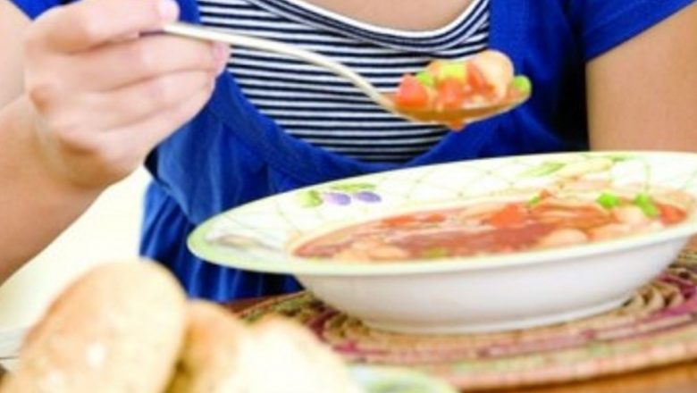 Beneficiile ciorbelor „la rece” pentru sănătatea stomacului în sezonul cald