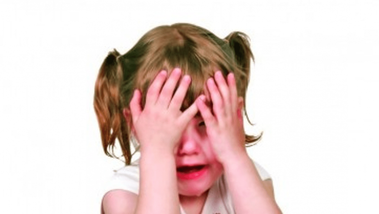 Impactul violenței asupra copiilor: Cum agresiunile din copilărie se transformă în comportamente violente la adulți