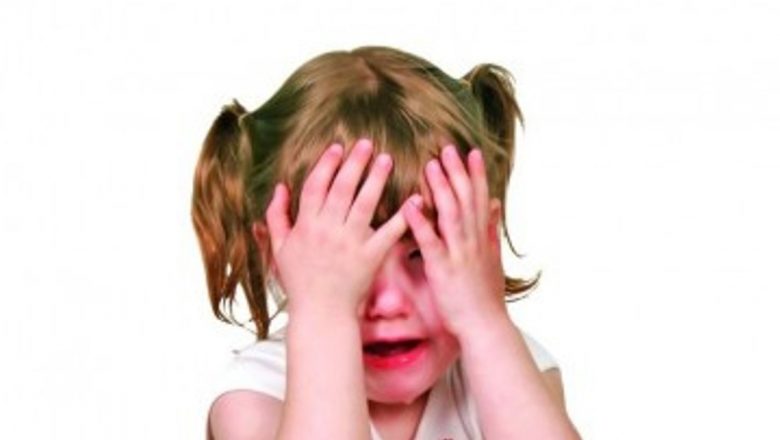 Impactul violenței asupra copiilor: Cum agresiunea se transformă în comportamente violente la adulți