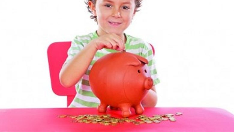 Importanța educației financiare pentru copii: cum să le insuflăm valoarea economiilor