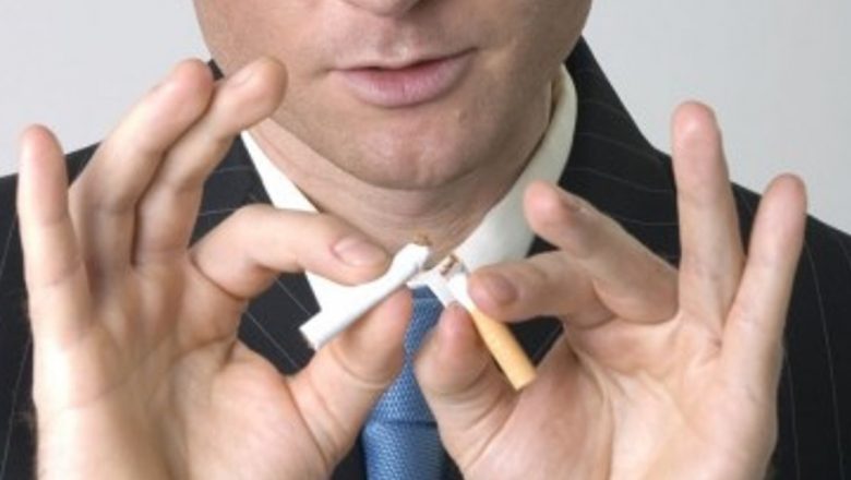 Românii și lupta împotriva fumatului: O majoritate dorește să renunțe la viciu