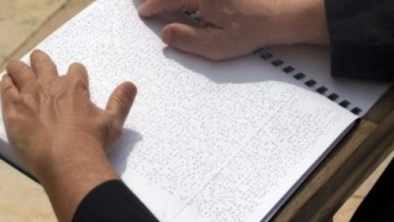 Inovație în domeniul sănătății: Implanturi care ajută nevăzătorii să interacționeze cu lumea din jur