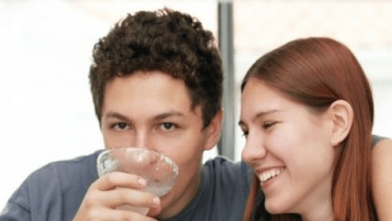 Cum să Abordezi Problemele cu Alcoolul la Adolescenți: Ghid pentru Părinți