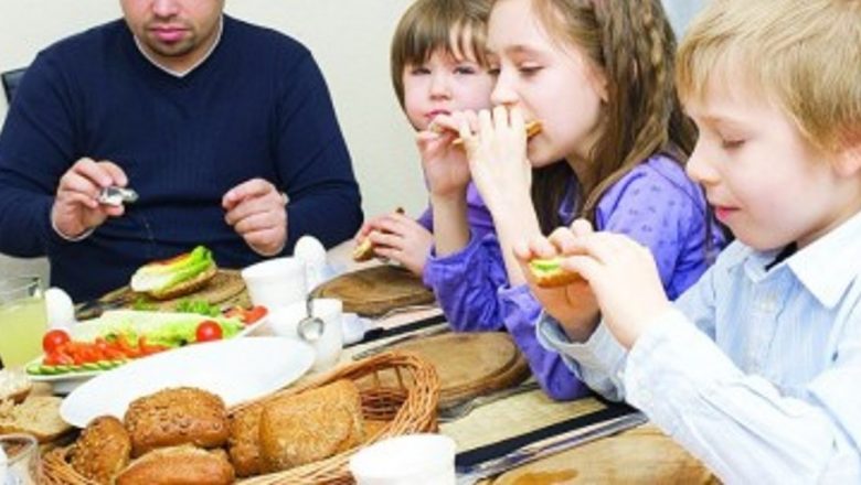 Beneficiile sucului de lămâie pentru digestie: O privire detaliată asupra detoxifierii naturale