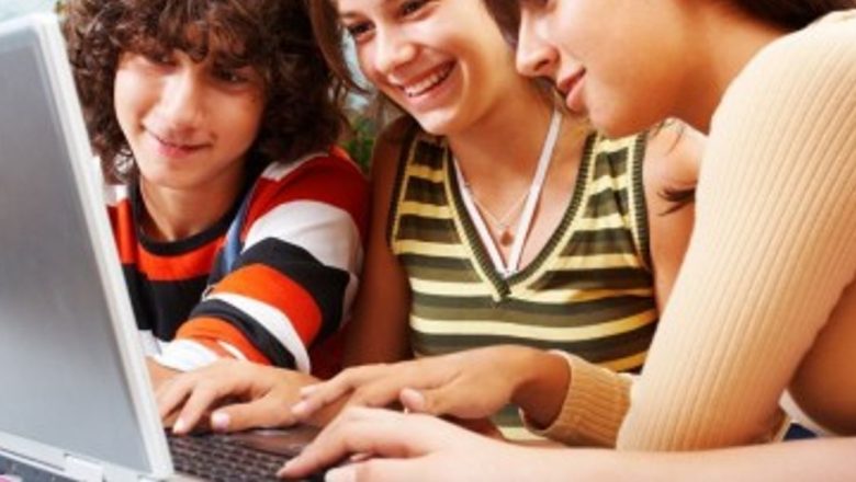 Impactul Internetului asupra Inteligenței Umane: O Analiză Detaliată