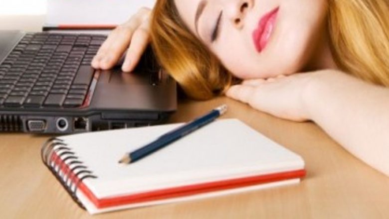 Beneficiile Siestei: Cum O Pauză de Somn Poate Stimula Capacitățile Mintale