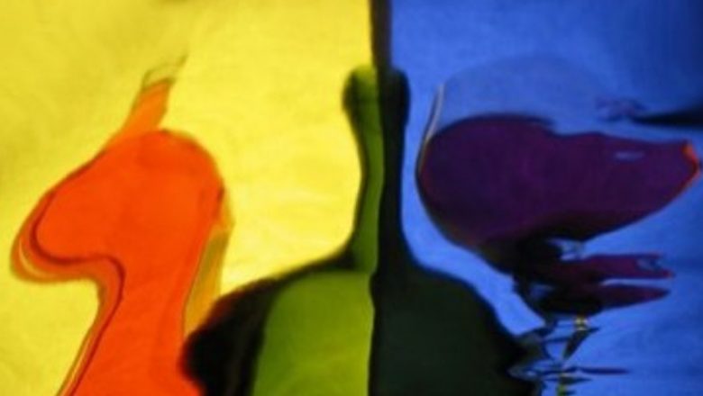 Impactul Culorilor Asupra Stării Noastre de Bine: O Analiză Detaliată a Cromoterapiei