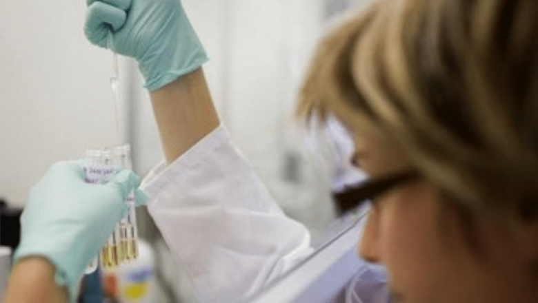 Inovația medicală: Testul de salivă care prezice riscul de orbire și implicațiile sale pentru sănătatea publică