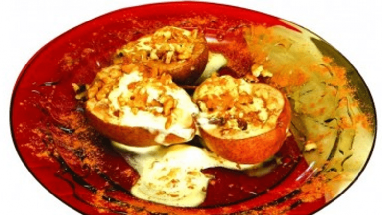 Deliciul sezonului: Pere coapte la cuptor – o rețetă de Anca Ţurcaşiu