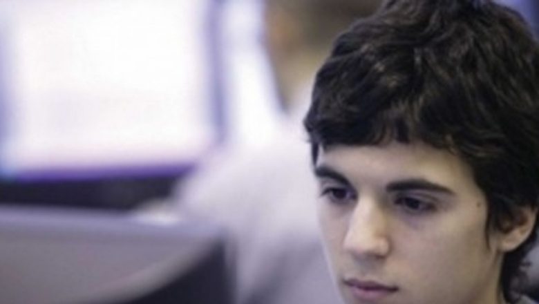 Dependența de Internet a Adolescenților: O Provocare Modernă și Soluții Inovatoare