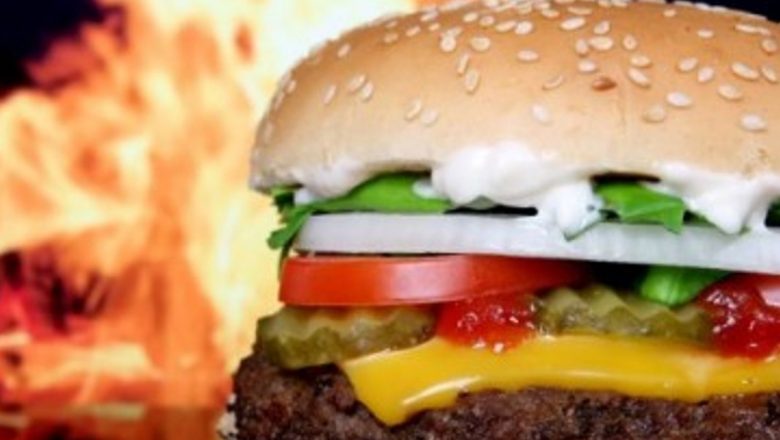 Dependența de Fast-Food: O Privire Asupra Cauzelor, Impactului și Soluțiilor Posibile