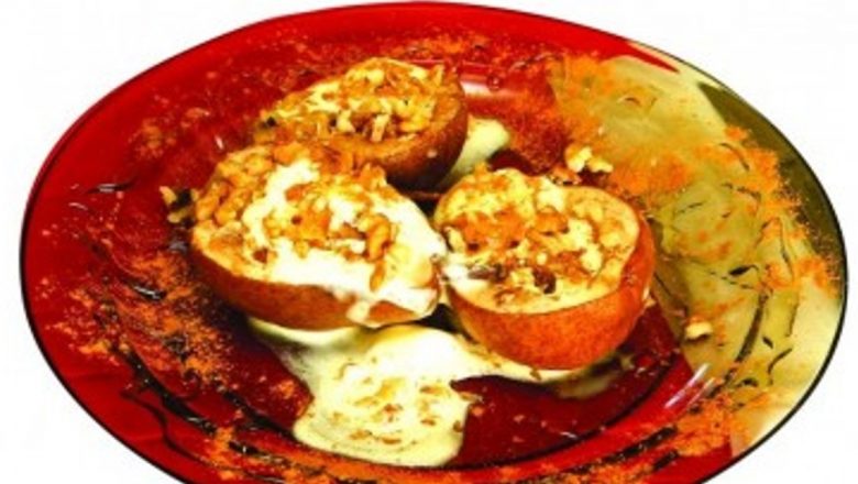 Descoperirea Deliciilor: Pere Coapte cu Nucă și Înghețată – O Rețetă Savuroasă de Anca Ţurcaşiu