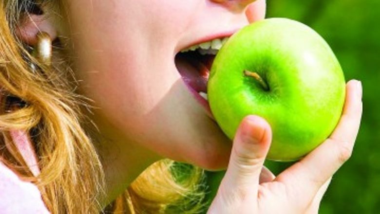 Beneficiile Nutriției: Cum Nucile și Fructele Îmbunătățesc Stilul de Viață