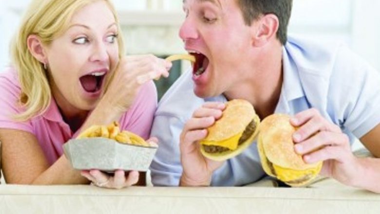 Impactul Alimentației Moderne: De Ce Este Important Să Renunțăm la Hamburgeri și Sucuri Acidulate