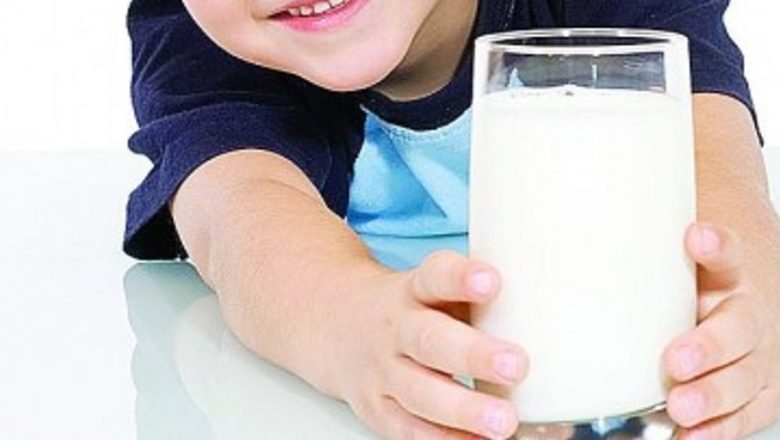 Importanța Calciului în Alimentația Copiilor: O Privire Detaliată Asupra Consumul de Lapte