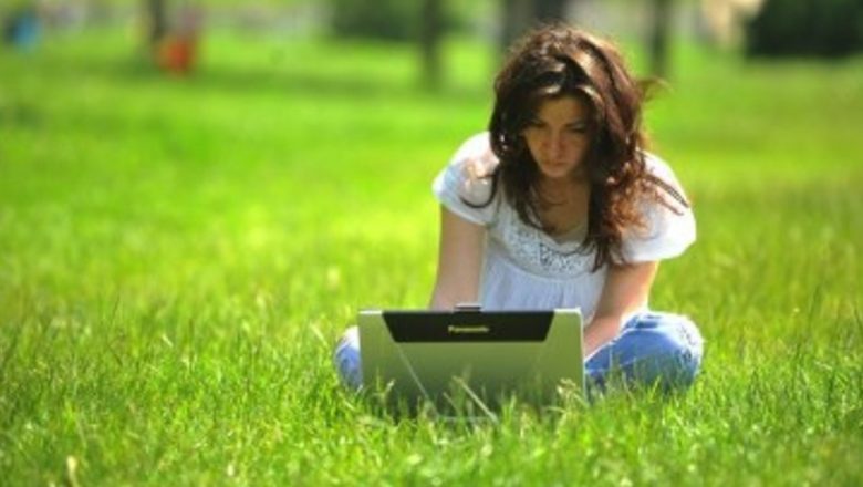 Provocarea de a te deconecta în vacanță: Impactul tehnologiei asupra odihnei și relaxării