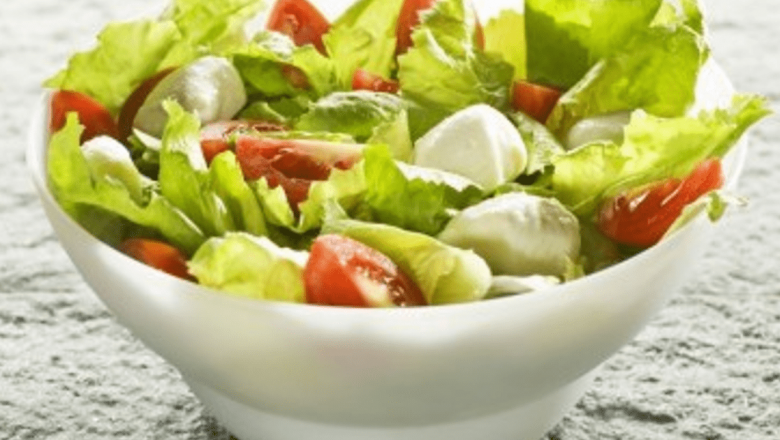 Salatele gata preparate: O iluzie a sănătății în era fast-food-ului