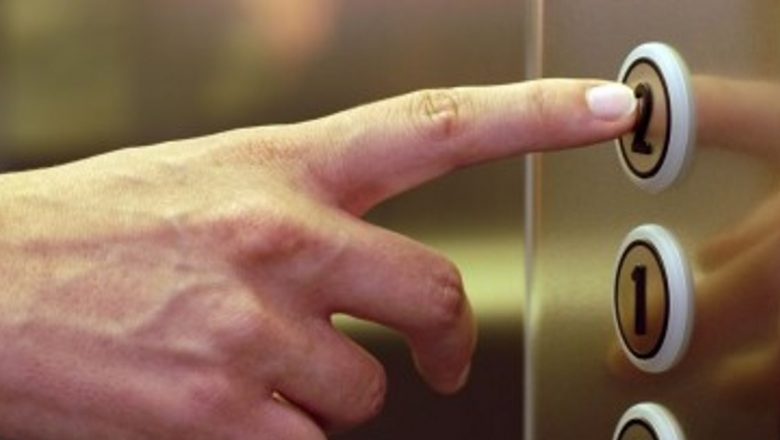 Butoanele liftului: Surse neașteptate de microbi și impactul asupra sănătății publice