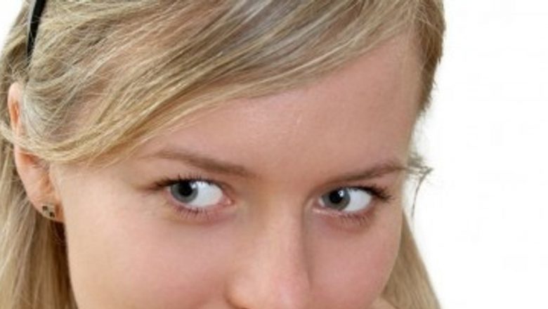 Brațele femeilor: O nouă dimensiune a atracției feminine în era modernă