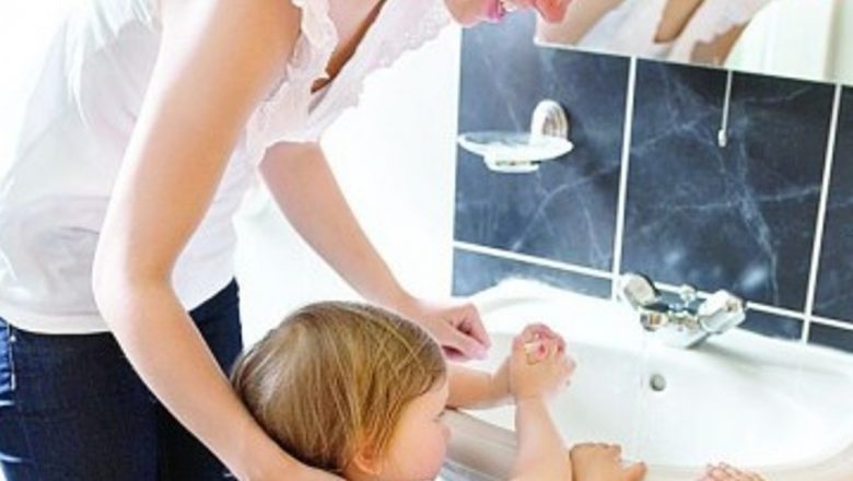 Importanța igienei mâinilor în prevenirea răcelilor: Ghid complet pentru o sănătate mai bună