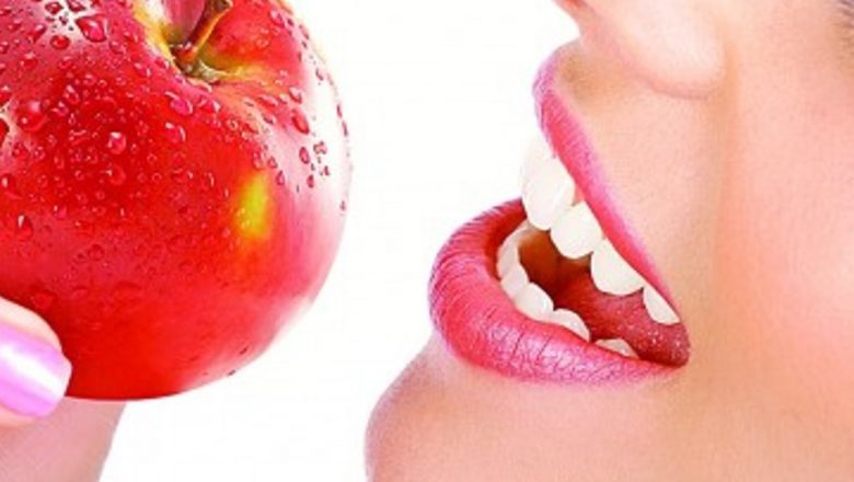 5 Soluții Eficiente pentru Dinți Mai Albi: Ghid Complet de Îngrijire Orală
