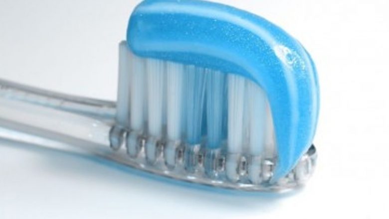Impactul Triclosanului din Pasta de Dinți asupra Eficienței Antibioticelor: O Analiză Detaliată