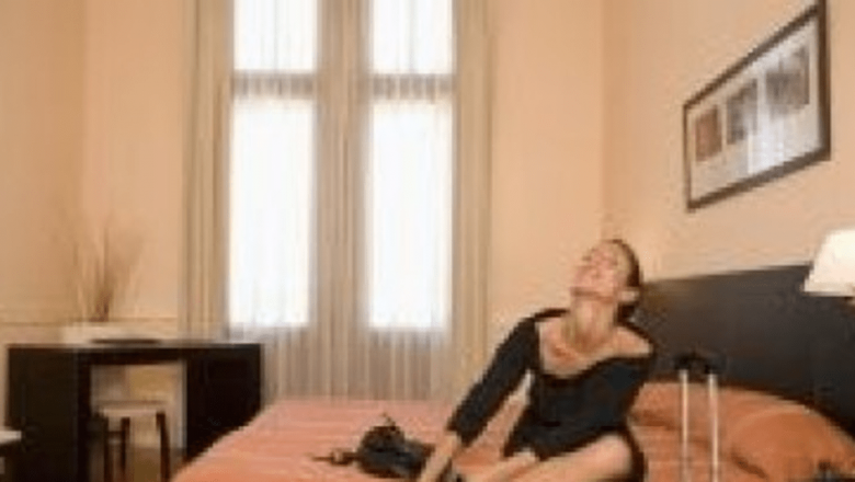 Tocurile și sacrificiile feminine: O analiză a impactului încălțămintei pe sănătatea picioarelor