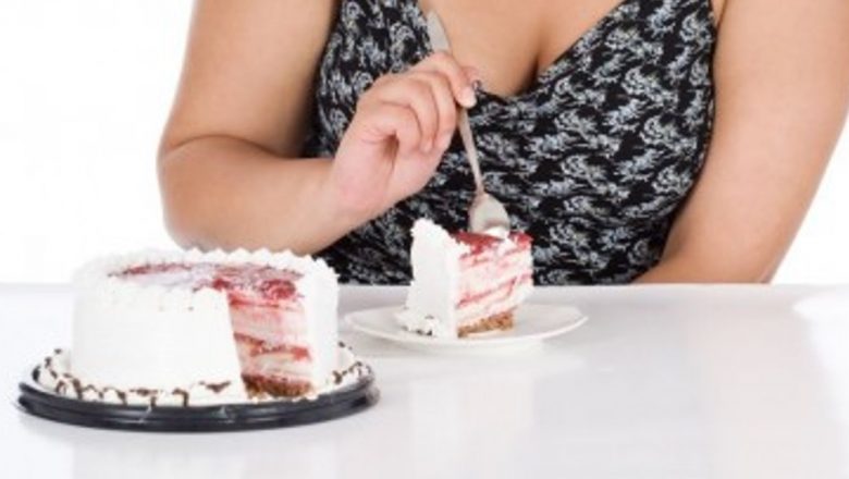 Percepția greutății corporale la femei: O analiză a subestimării obezității în funcție de rasă și educație