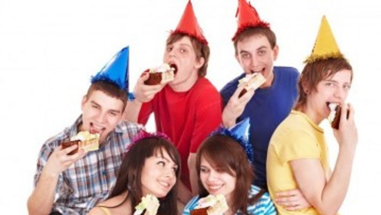 Provocările părinților: Cum să gestionezi dorința adolescentului de a merge la petrecere