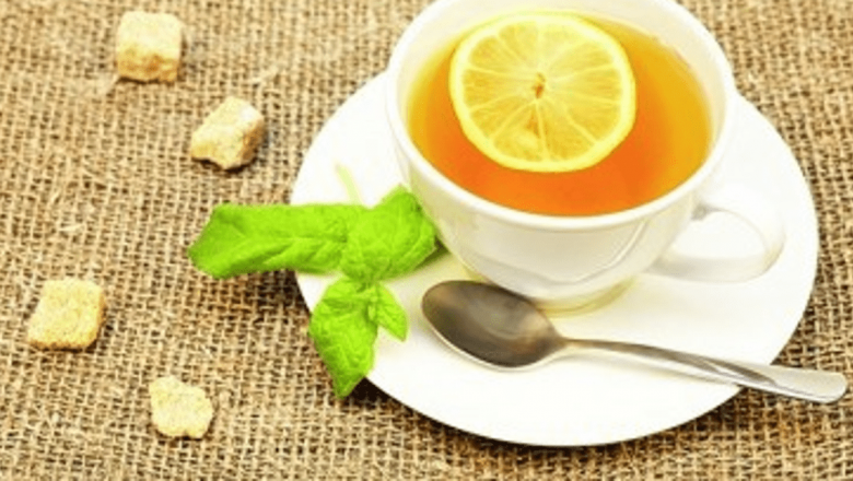 Beneficiile Ceaiului de Pătlagină: Remediul Natural pentru Durerile de Gât