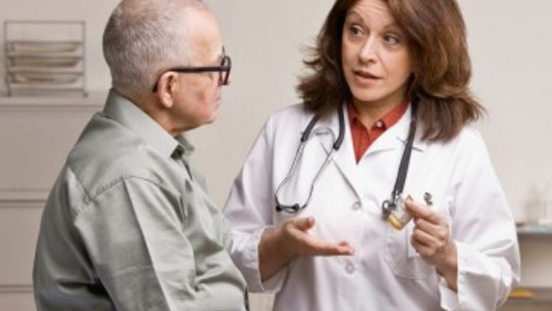 Provocările administrării medicamentelor la vârstnici: Ghid pentru îngrijitori și familii