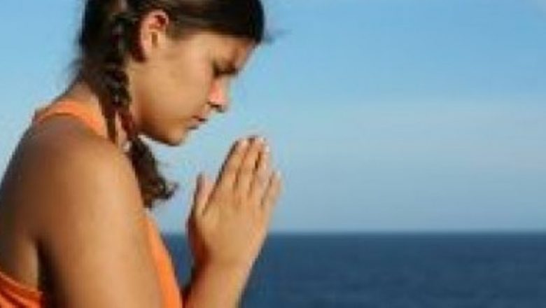 Legătura între credință și fericire: De ce biserica contribuie la starea de bine a oamenilor