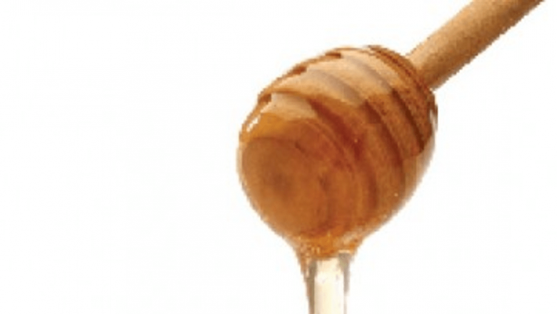 Mierea, interzisă bebelușilor: De ce acest aliment natural poate fi periculos pentru cei mici