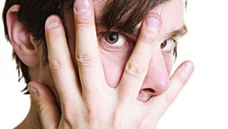 Gelozia în relații: Cum să o înfrunți și să îți protejezi legăturile afective