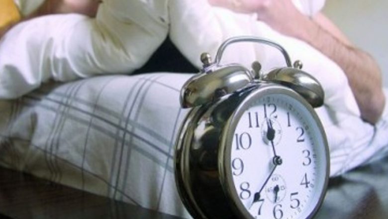 De ce ne trezim greu dimineața? O analiză profundă a ceasului biologic și a influenței sale asupra somnului