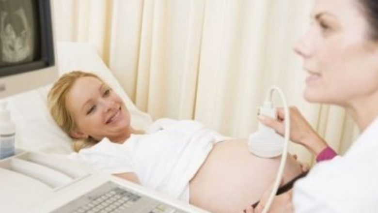 Importanța testelor genetice în sarcină: O privire detaliată asupra procedurilor, riscurilor și implicațiilor