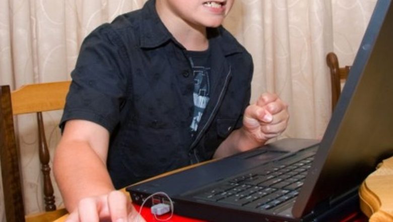 Cum să îți protejezi copilul de capcanele internetului: Ghid complet pentru părinți