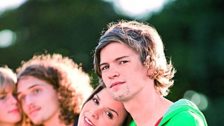 Navigarea primei iubiri: Ghid pentru părinți în sprijinul adolescenților
