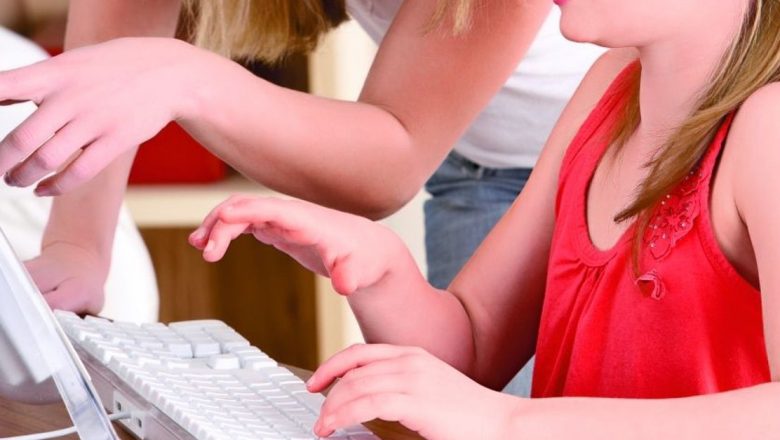 Pericolele Internetului: Cum Să Ne Protejăm Copiii în Era Digitală