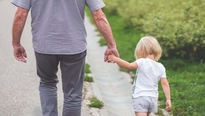 Impactul Limbajului asupra Dezvoltării Copiilor: Cum Comunică Părinții în Prezența Micuților