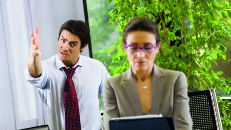 Navigând prin apele dificile ale unei relații cu un șef pretențios: strategii și perspective