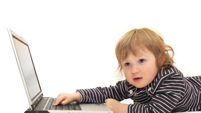 Ghidul Părinților: Cum să-ți Protejezi Copilul de Pericolele Internetului