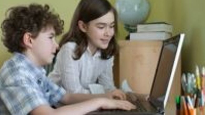 Impactul Internetului asupra Copilului: Analiza Dependenței Digitale și Soluțiile Posibile