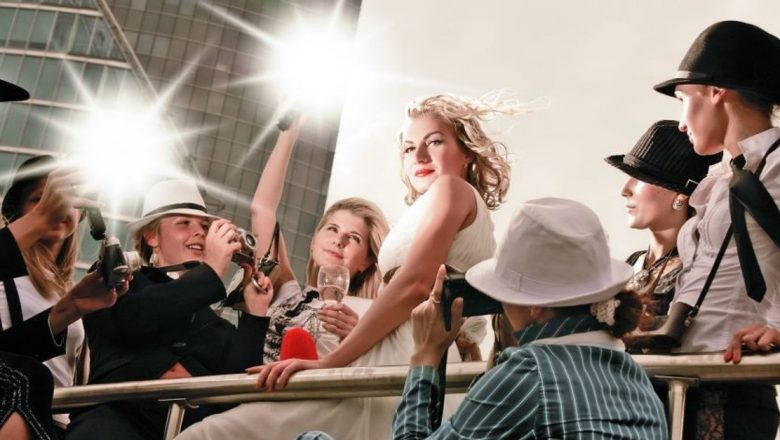 Influența Vedetelor și a Mediului Familial asupra Adolescenților: Modelele Generației Tinerelor