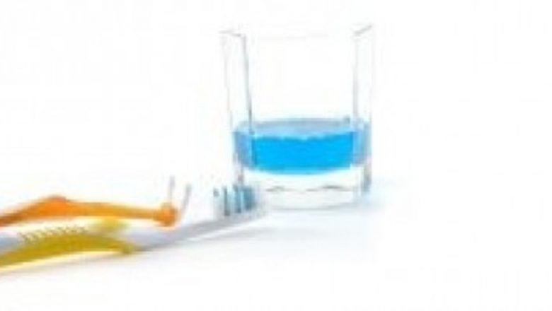 Atenție la Apa de Gură cu Alcool: Riscuri și Recomandări pentru Sănătatea Orală