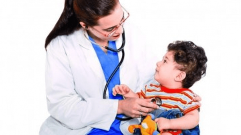 Cum să Îți Ajuti Copilul să Depășească Frica de Doctor: Ghid Practic pentru Părinți