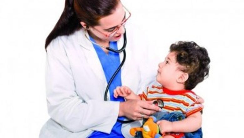 Cum să Îi Faci Copilului Vizita la Doctor Mult Mai Ușoară: Sfaturi Esențiale pentru părinți