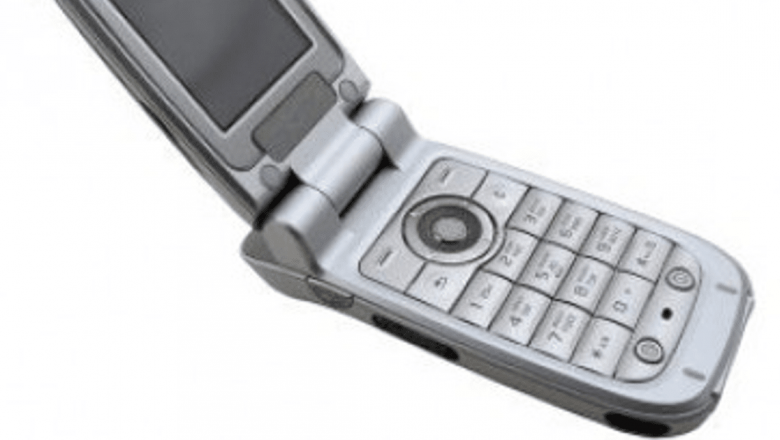 Dependența de telefonul mobil: un fenomen contemporan și implicațiile sale