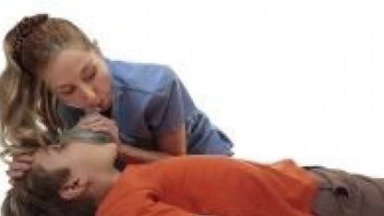 Importanța Cursurilor de Prim Ajutor: Peste 7.400 de Români Învăță Tehnici Esențiale de Resuscitare